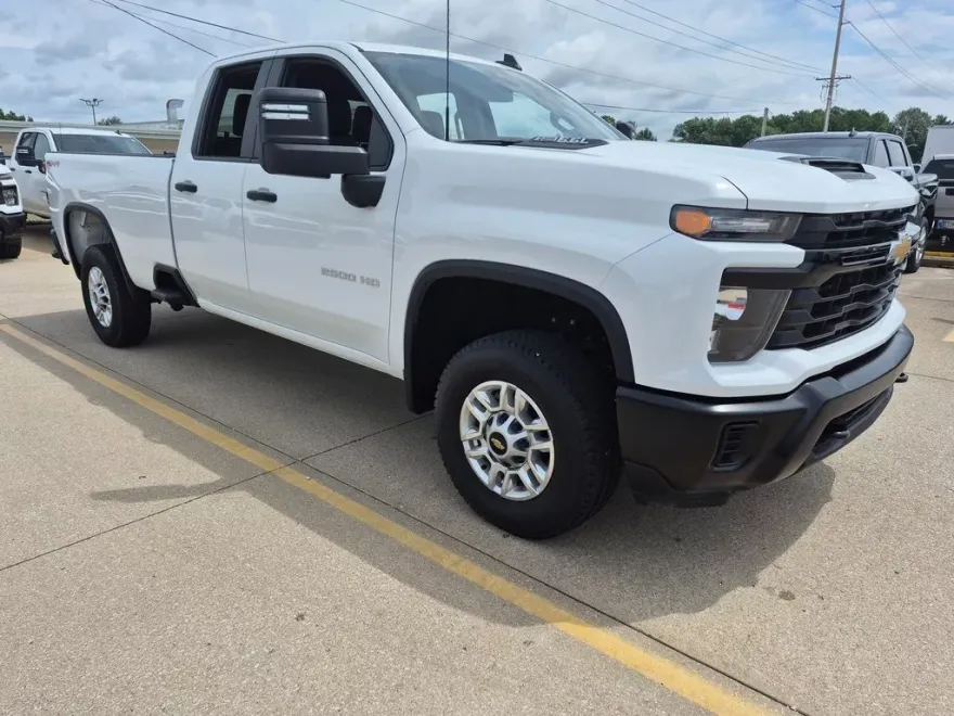 2025 Chevrolet Silverado 2500HD photo 1