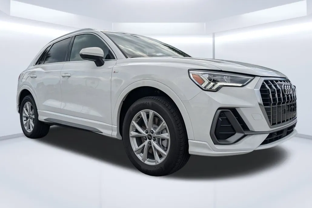 2025 Audi Q3 45 TFSI S line Premium photo 1