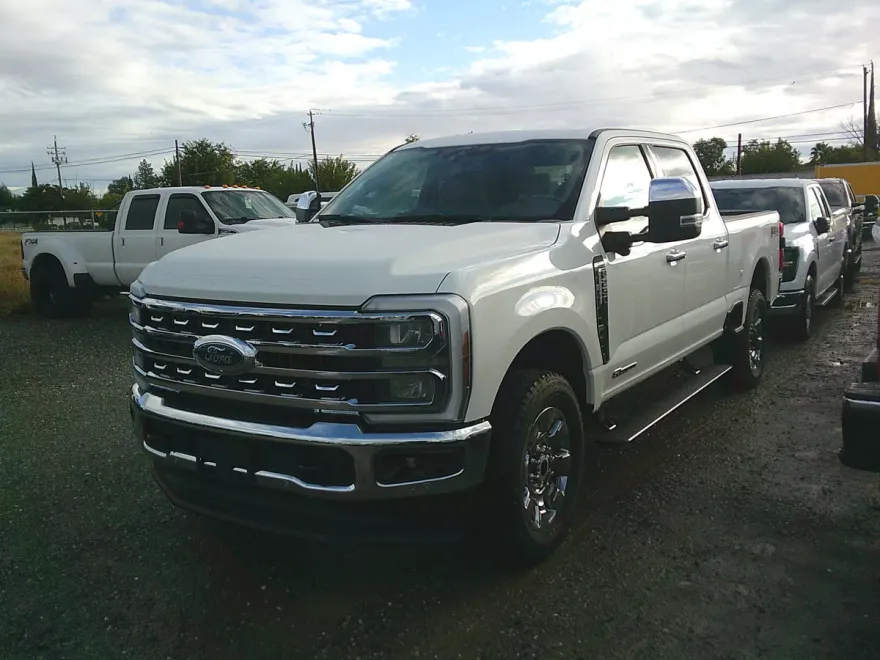 2026 Ford F-250 Lariat photo 1