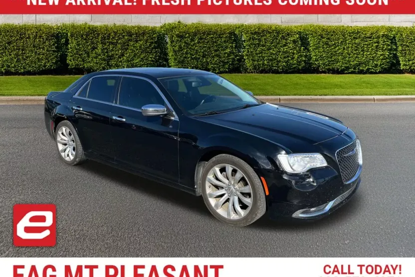 2019 Chrysler 300 Limited photo 1