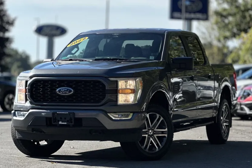 2022 Ford F-150 XL photo 1