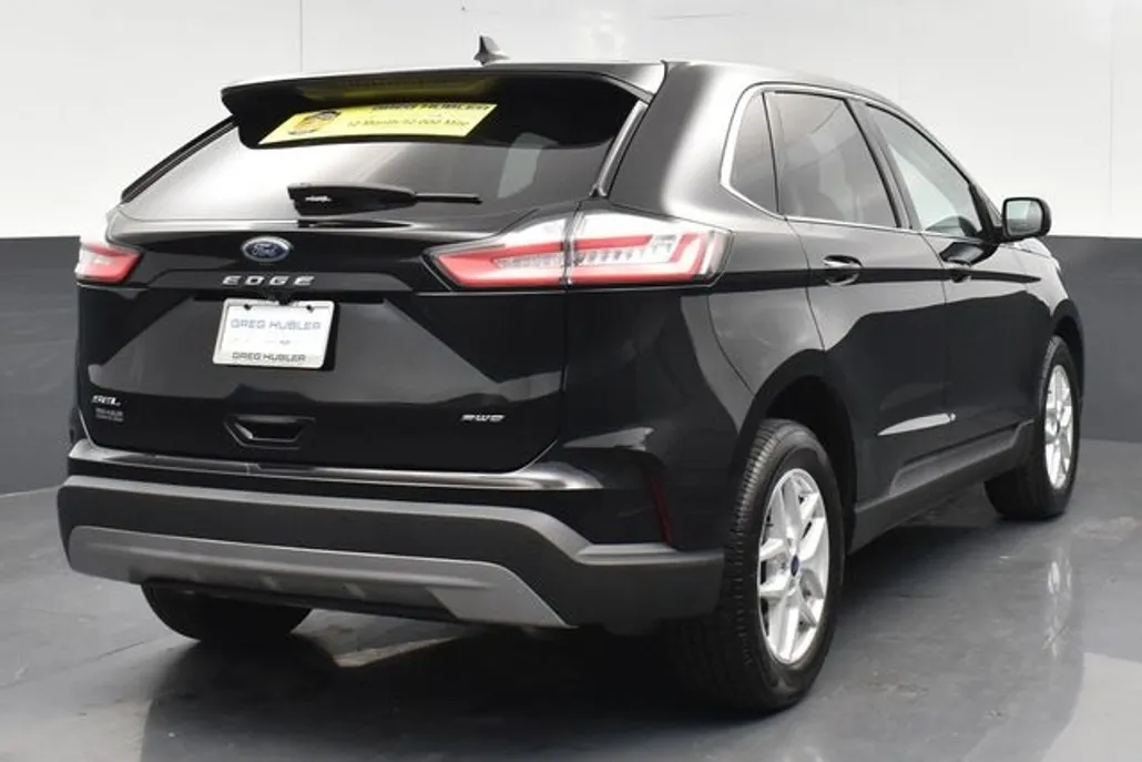 2022 Ford Edge SEL photo 1
