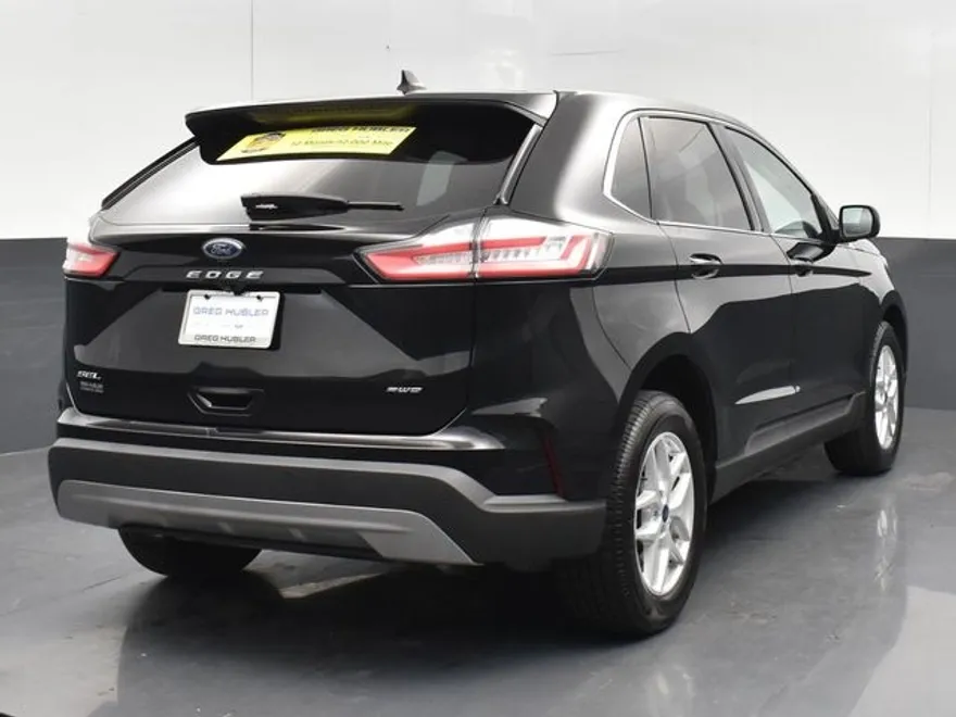 2022 Ford Edge SEL photo 1
