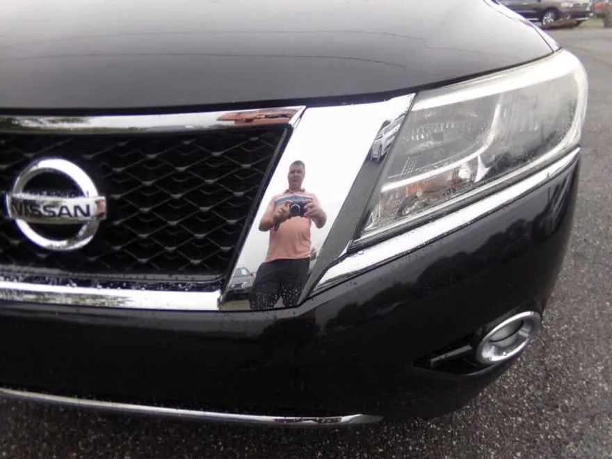 2015 Nissan Pathfinder SL photo 1