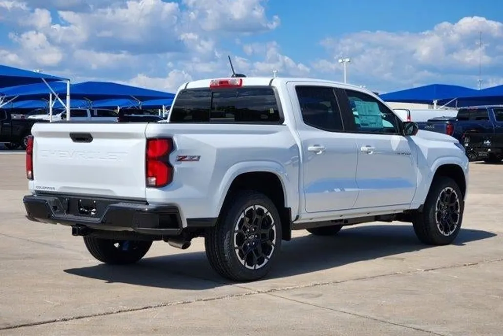 2026 Chevrolet Colorado Z71 photo 1