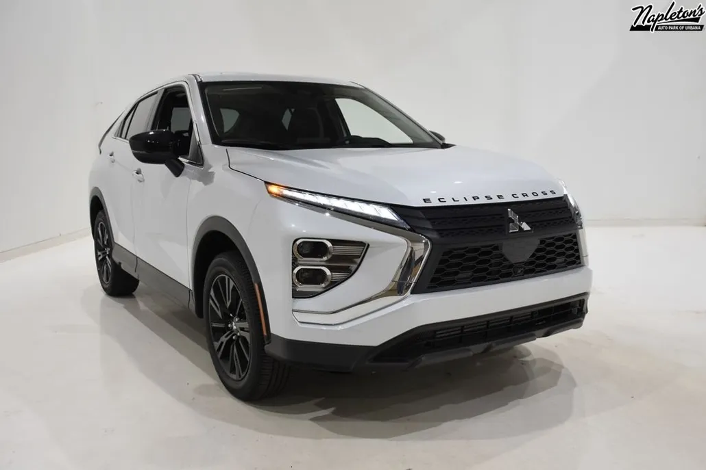 2025 Mitsubishi Eclipse Cross LE photo 1