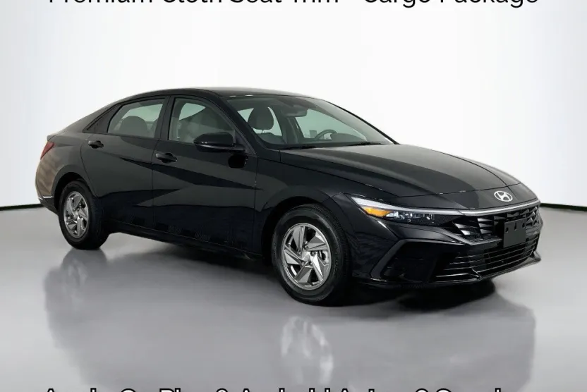 2025 Hyundai Elantra SE photo 1