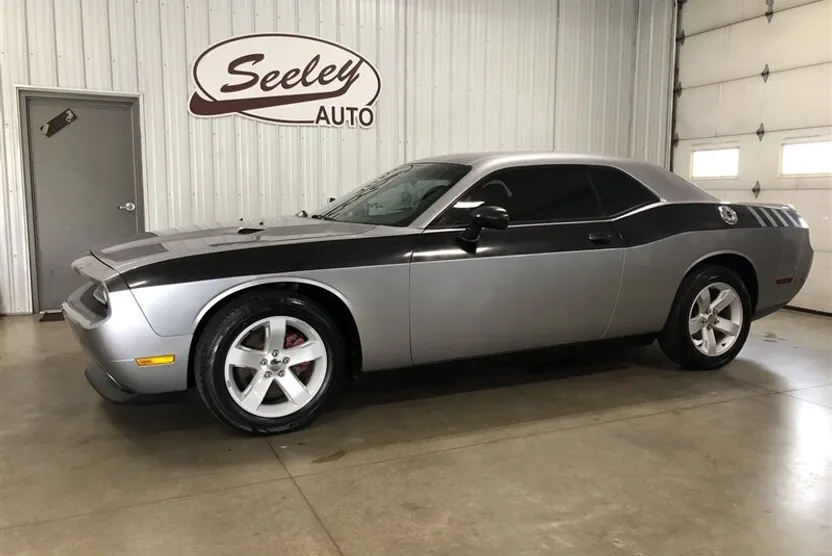 2014 Dodge Challenger SXT Plus photo 1