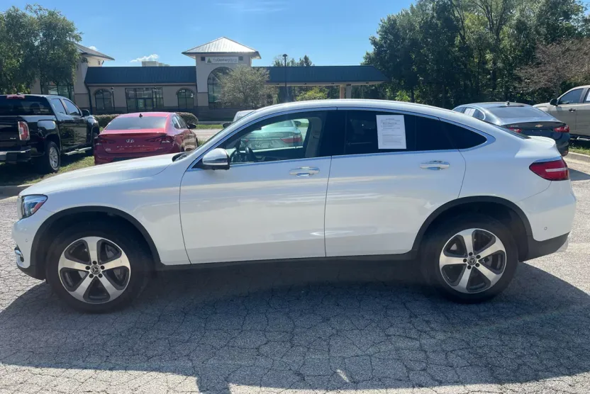2017 Mercedes Benz GLC 300 4MATIC photo 1