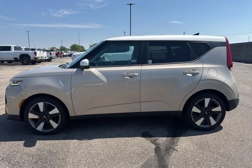 2020 Kia Soul EX photo 1