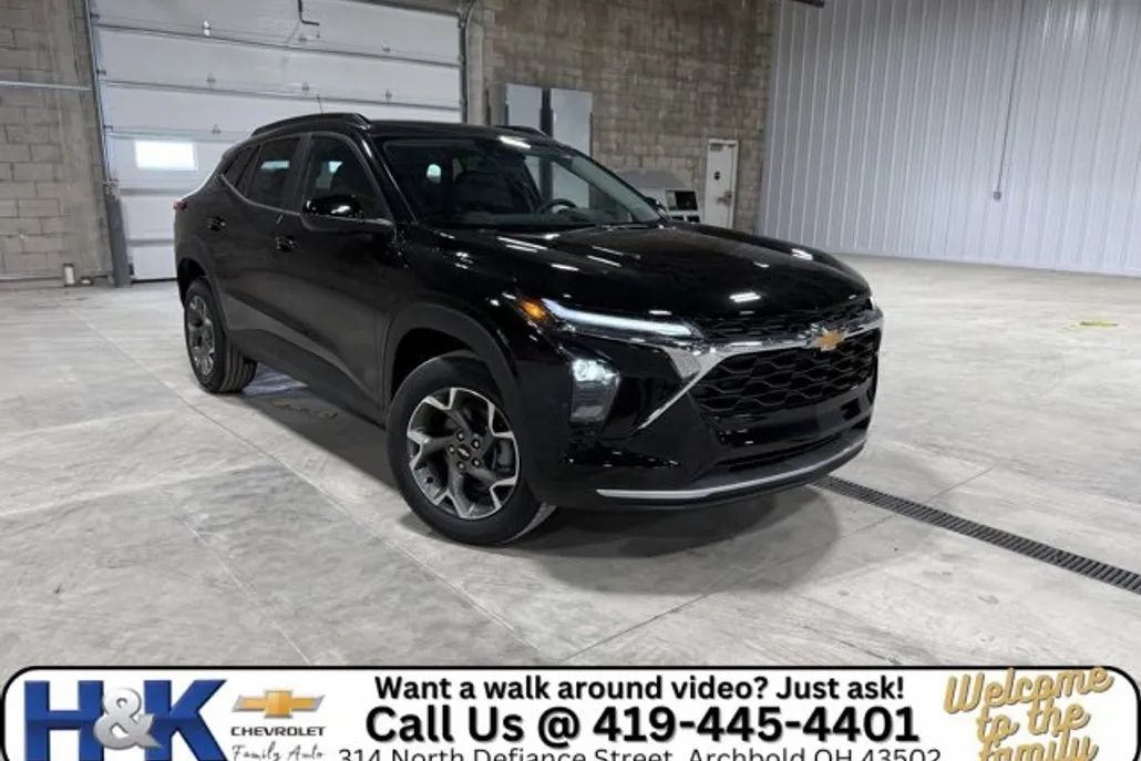 2025 Chevrolet Trax LT photo 1