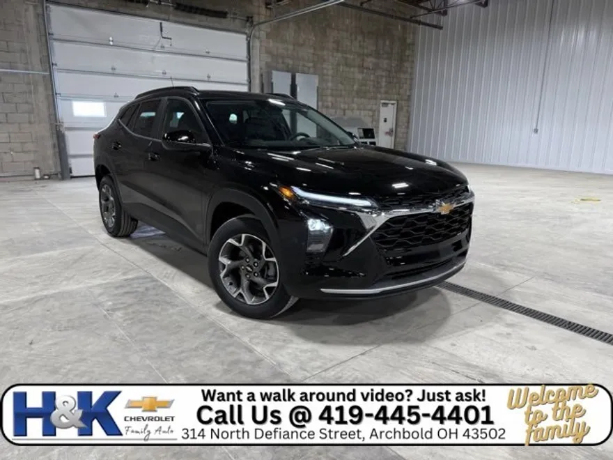 2025 Chevrolet Trax LT photo 1