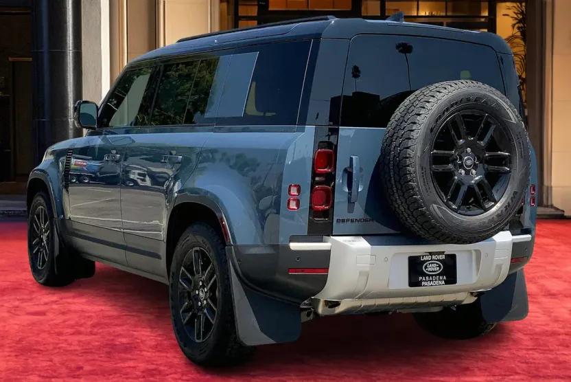 2025 Land Rover Defender 110 S photo 1
