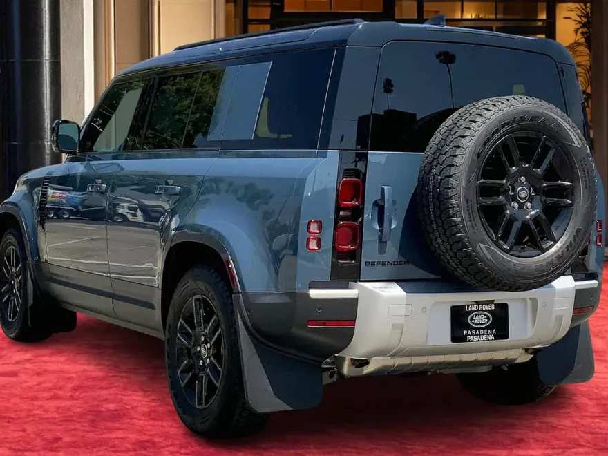 2025 Land Rover Defender 110 S photo 1
