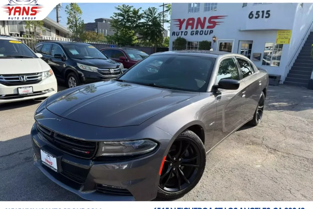 2016 Dodge Charger R/T photo 1