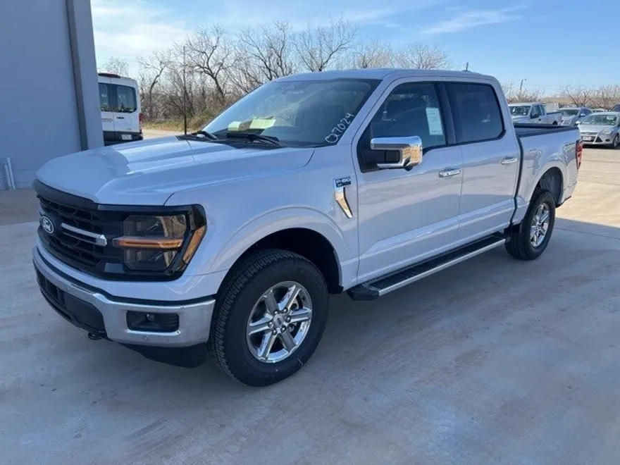 2025 Ford F-150 XLT photo 3