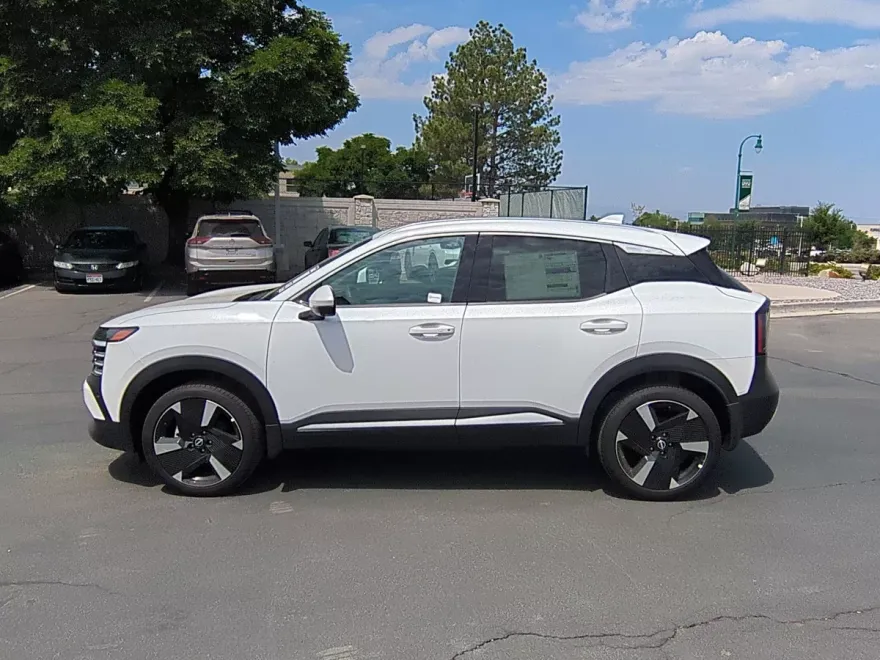 2025 Nissan Kicks SR photo 1