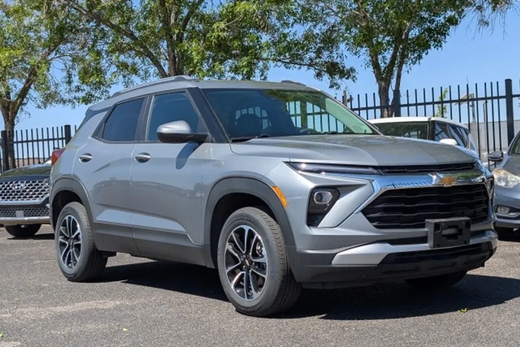 2025 Chevrolet Trailblazer LT photo 1