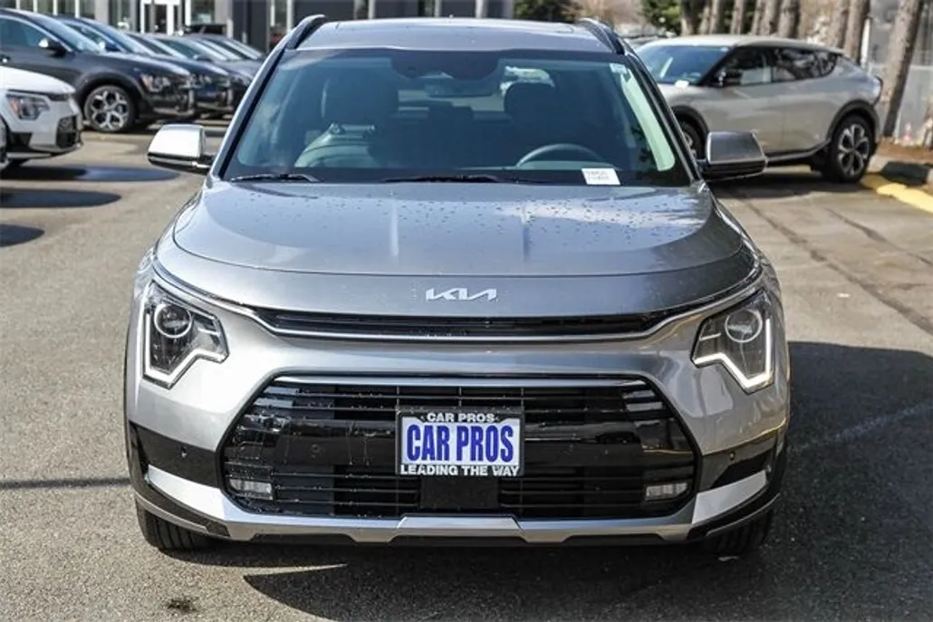 2025 Kia Niro SX photo 1
