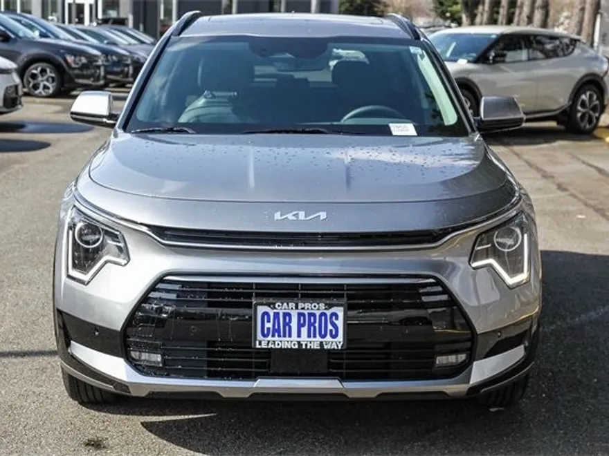 2025 Kia Niro SX photo 1