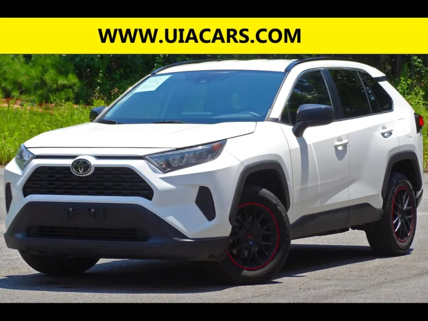 2021 Toyota RAV4 LE photo 1