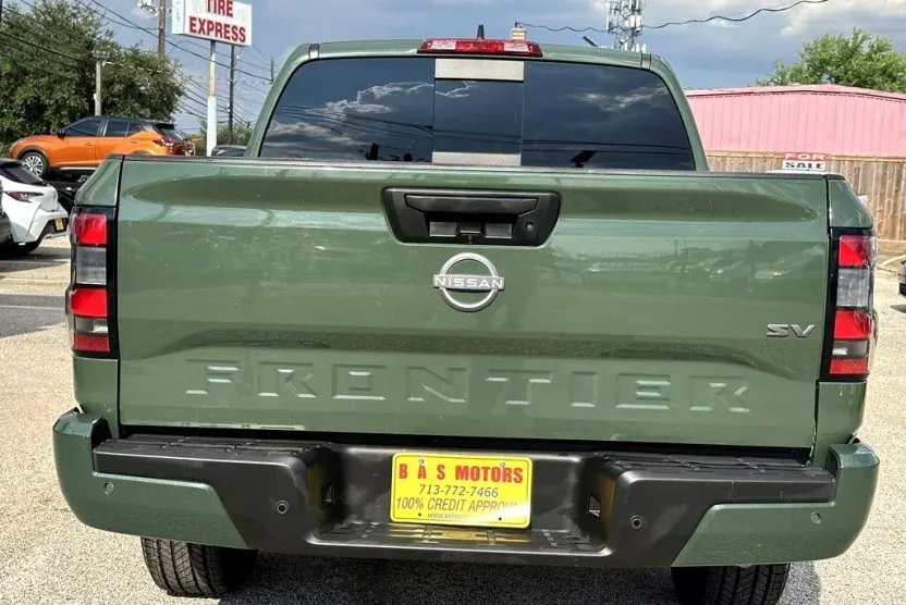 2022 Nissan Frontier S Crew Cab photo 1