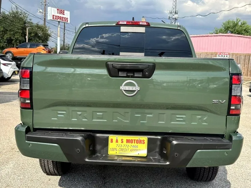 2022 Nissan Frontier S Crew Cab photo 1