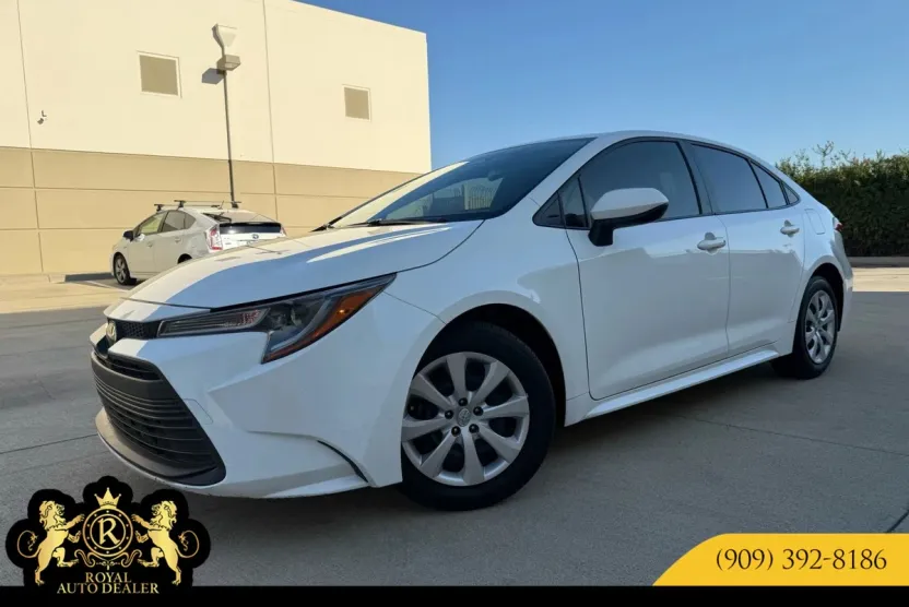 2023 Toyota Corolla LE photo 1