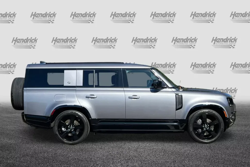 2024 Land Rover Defender X-Dynamic SE photo 1