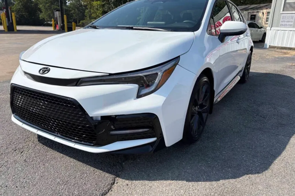 2023 Toyota Corolla SE photo 1