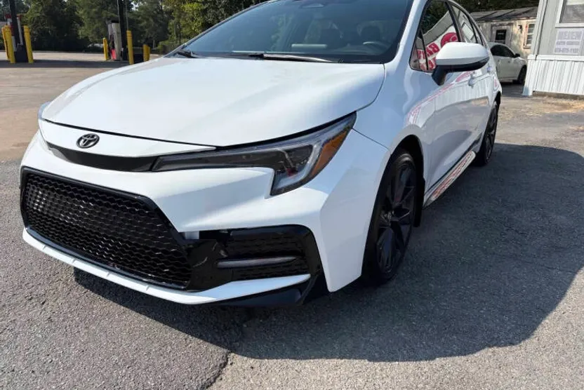 2023 Toyota Corolla SE photo 1