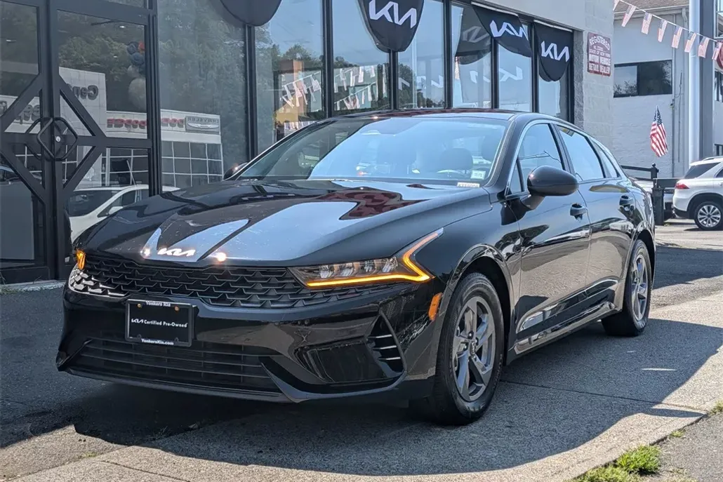2024 Kia K5 LXS photo 1