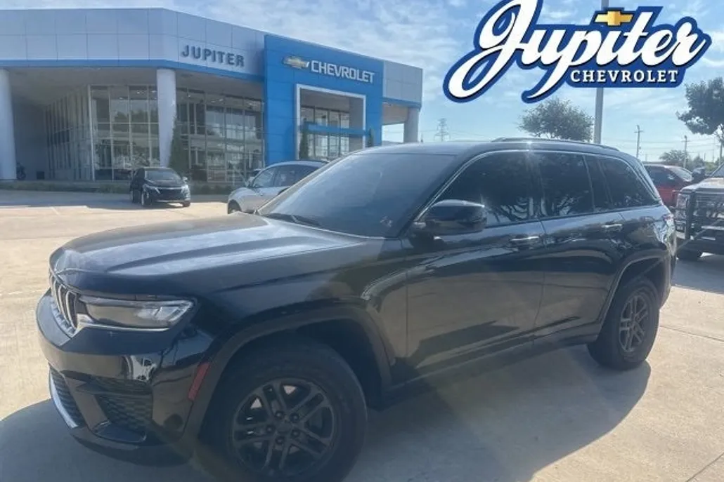 2022 Jeep Grand Cherokee Laredo photo 1