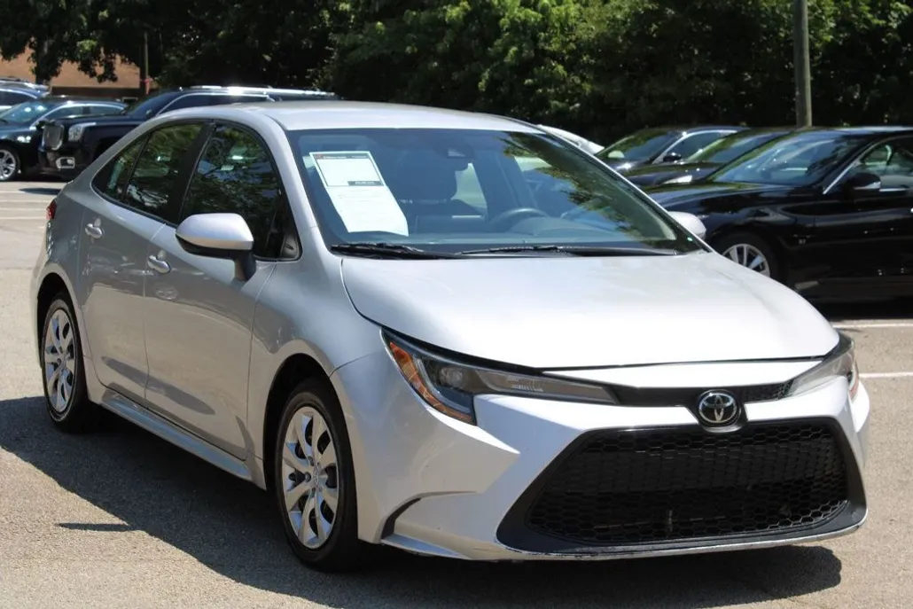 2021 Toyota Corolla LE photo 1