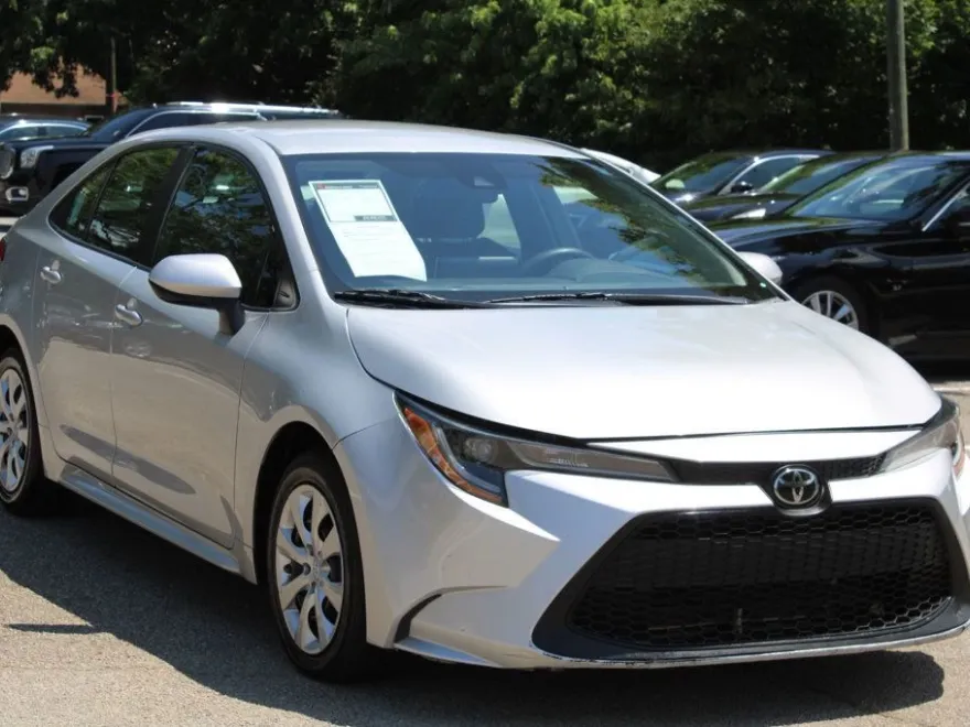 2021 Toyota Corolla LE photo 1