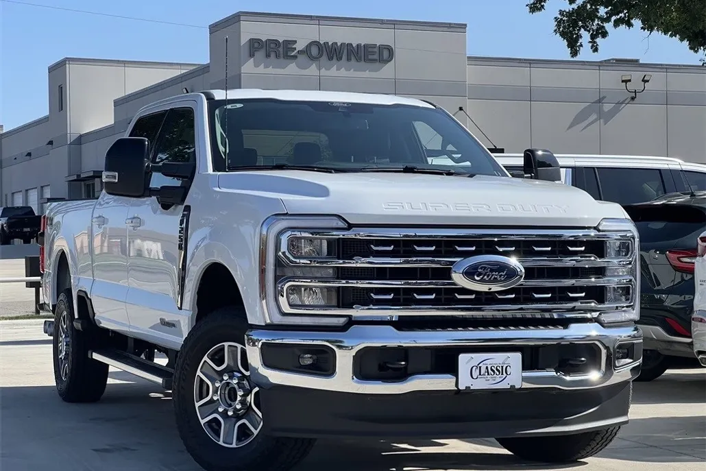 2025 Ford F-250 Lariat photo 1
