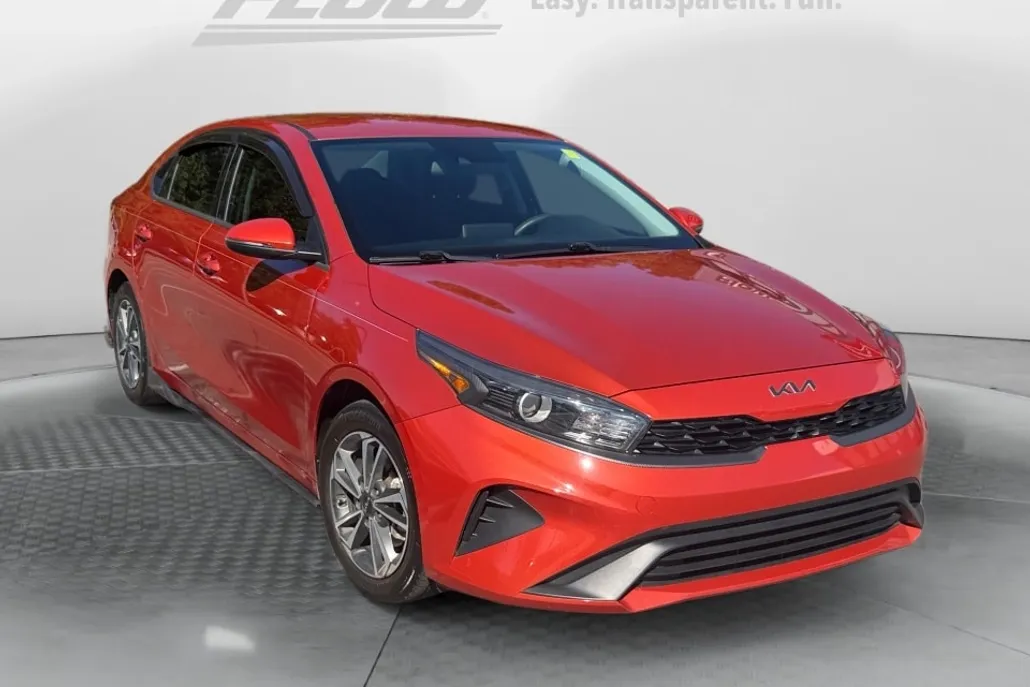 2023 Kia Forte LXS photo 1