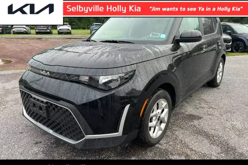 2023 Kia Soul LX photo 1