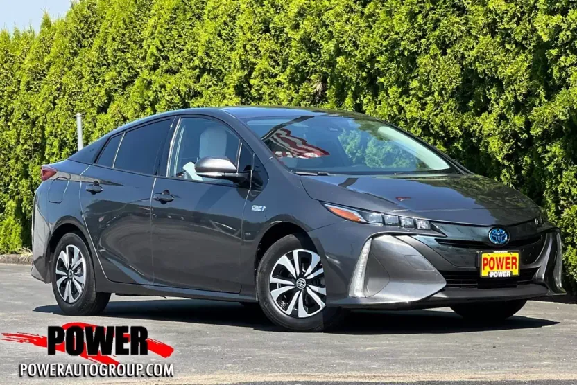 2017 Toyota Prius Prime Plus photo 1
