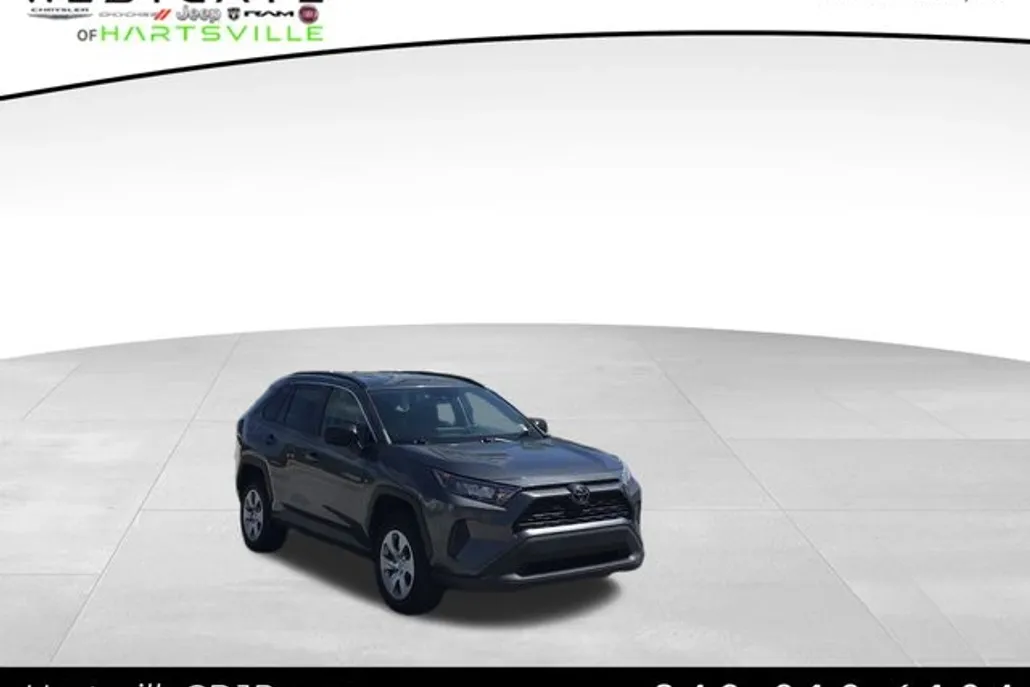 2020 Toyota RAV4 LE photo 1