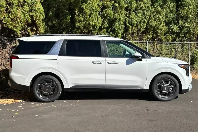 2026 Kia Carnival EX photo 1