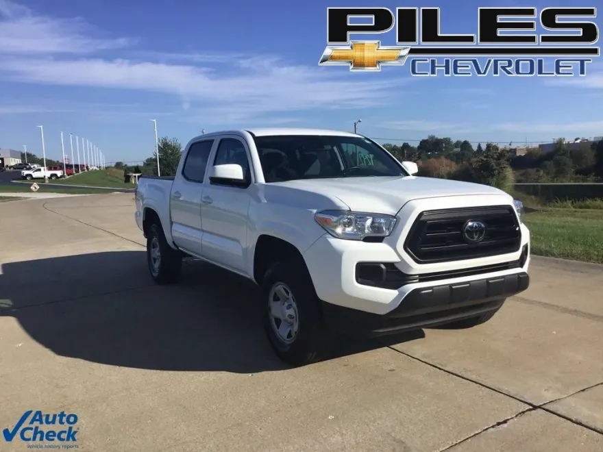 2022 Toyota Tacoma 4x4 SR photo 1