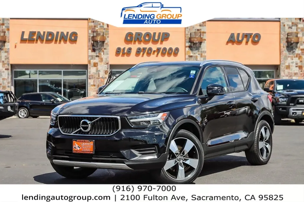 2019 Volvo XC40 T5 Momentum photo 1