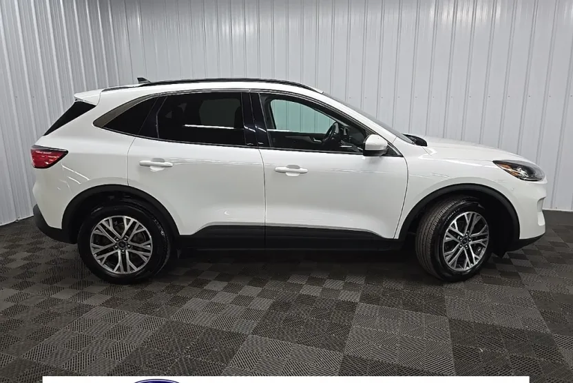 2022 Ford Escape SEL photo 1