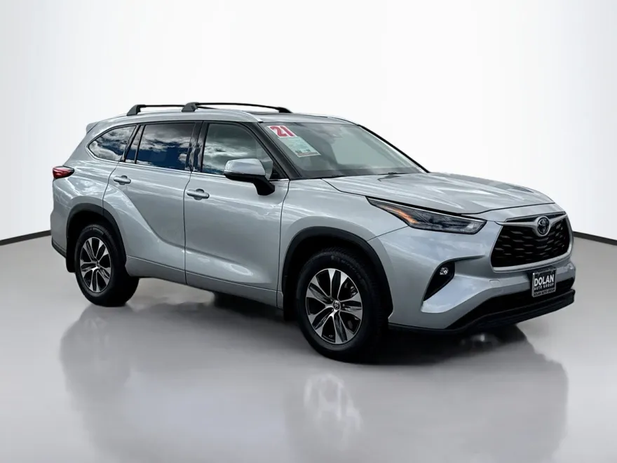 2021 Toyota Highlander XLE photo 1