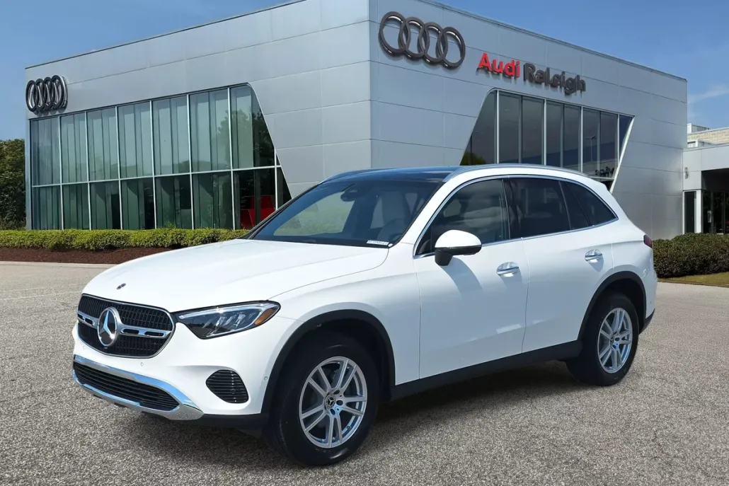 2025 Mercedes Benz GLC 300 4MATIC photo 1