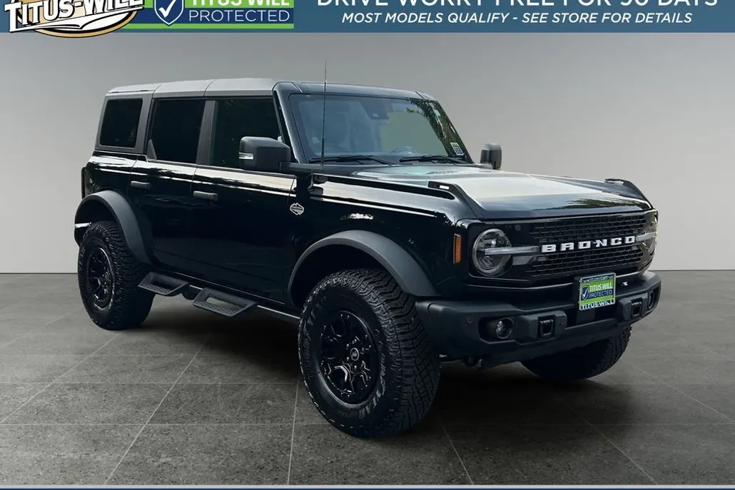 2023 Ford Bronco Base photo 1