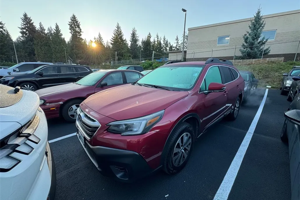 2021 Subaru Outback Premium photo 1