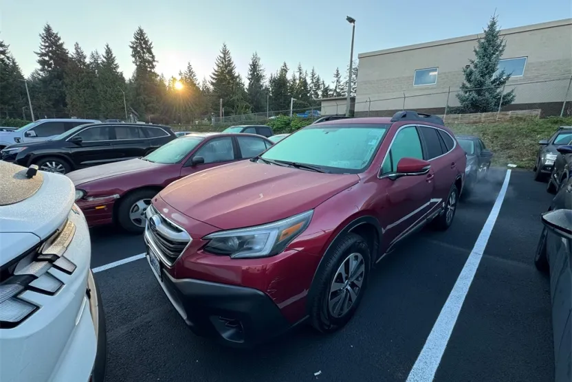 2021 Subaru Outback Premium photo 1