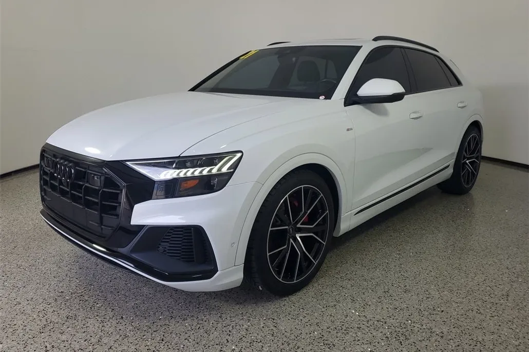 2021 Audi Q8 55 Prestige photo 1